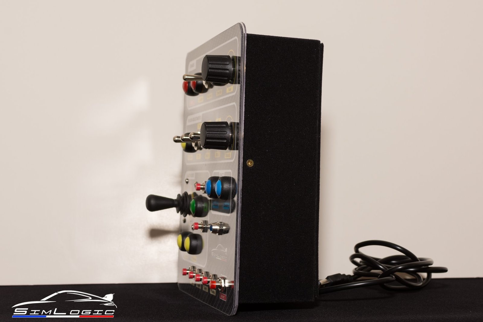 Simlogic Diy RaceBox de SIMLOGIC : Une button-box bien pensée ! - Simrace-Blog